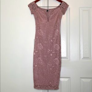 👗 Lace fitted Blush Dress